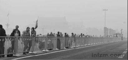 2011年10月20日，北京，你找得到天安门吗？ (杨罡 CFP/图)
