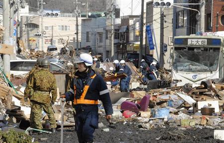 日本自卫队目前已经有1万多人进入灾区救灾&#13;